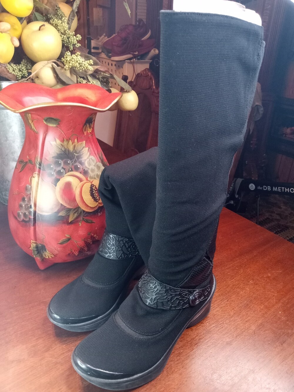 Bzees 8.5-9M Women's Euphoria Black Washable Zip-Up Tall Boots 624677-J Soft